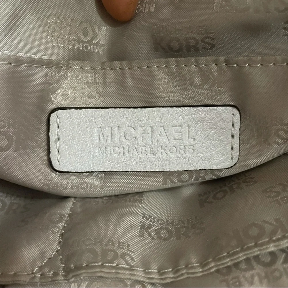 $298 EUC Michael Kors Cream Multi-way Pebbled Leather Purse - Picture 8 of 8